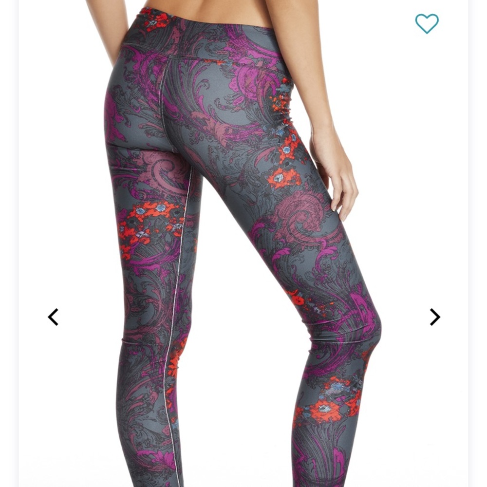 Fabletics Mid Rise Leggings Size S Romantic Print